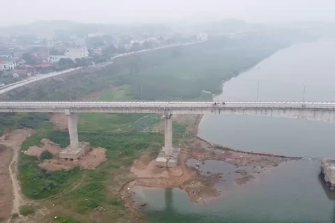 [Video] Bắc cầu phao tạm thay thế cầu Sông Lô