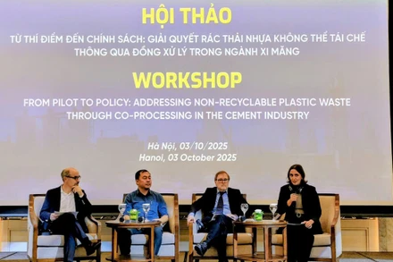 Các khách mời tham gia thảo luận tại hội thảo. (Ảnh: VĂN THỊNH)