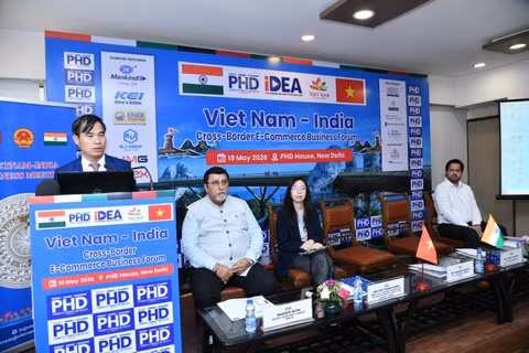 Ông Bùi Trung Thướng – Tham tán Thương mại, Trưởng Thương vụ Việt Nam tại Ấn Độ phát biểu tại Diễn đàn “Thương mại điện tử xuyên biên giới Việt Nam-Ấn Độ”.