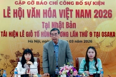 Đại sứ Nguyễn Phú Bình, Chủ tịch Hội Liên lạc với người Việt Nam ở nước ngoài phát biểu tại sự kiện.