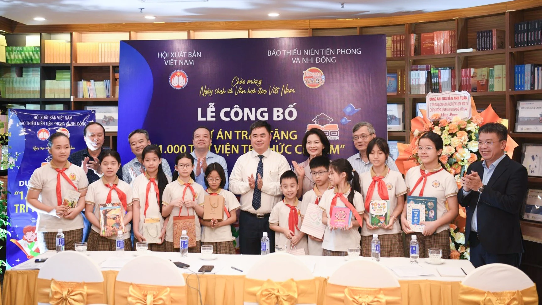 Hà Nội công bố dự án 1.000 thư viện tri thức và phát động phong trào Trao sách - Mở tương lai