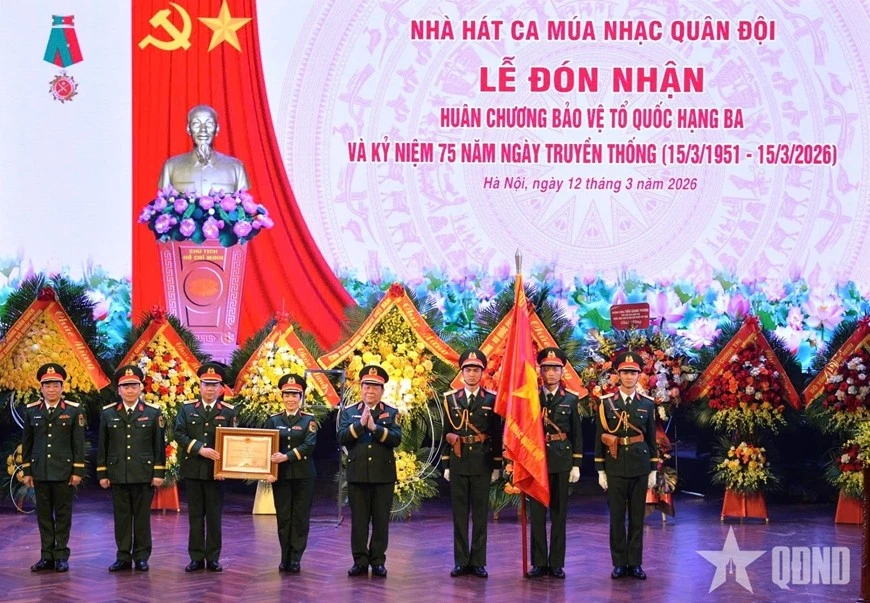 Đại tướng Nguyễn Trọng Nghĩa chỉ đạo Nhà hát Ca múa nhạc quân đội phát triển văn hóa và công nghệ