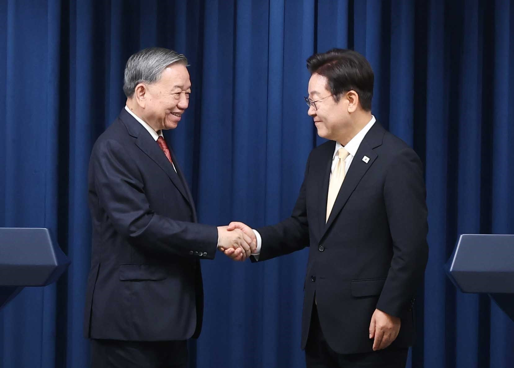 vna-potal-tong-bi-to-lam-and-tong-thong-korean-lee-jae-myung-met-go-bao-chi-8202885.jpg