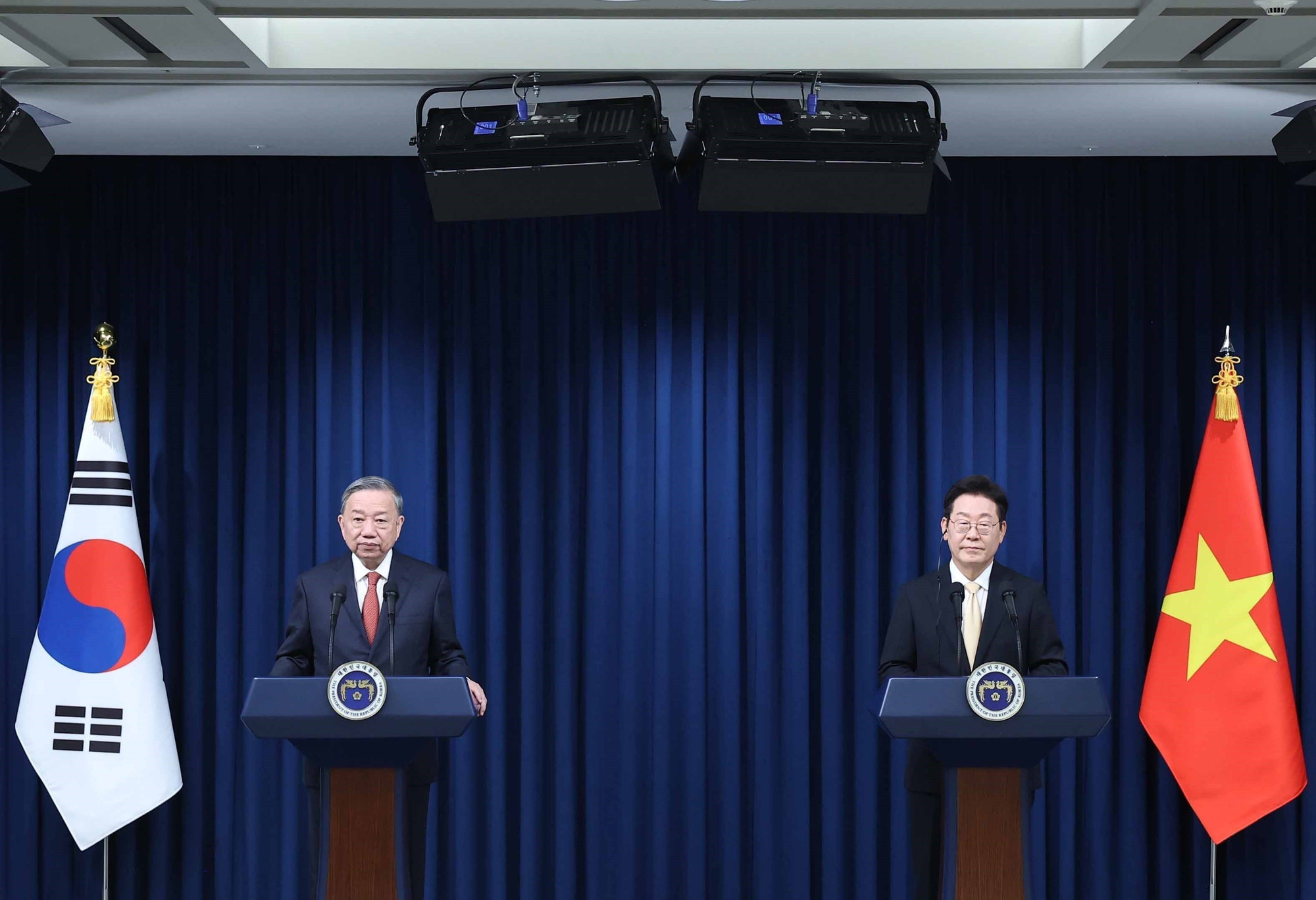 vna-potal-tong-bi-to-lam-and-tong-thong-korean-lee-jae-myung-met-go-bao-chi-8202873.jpg