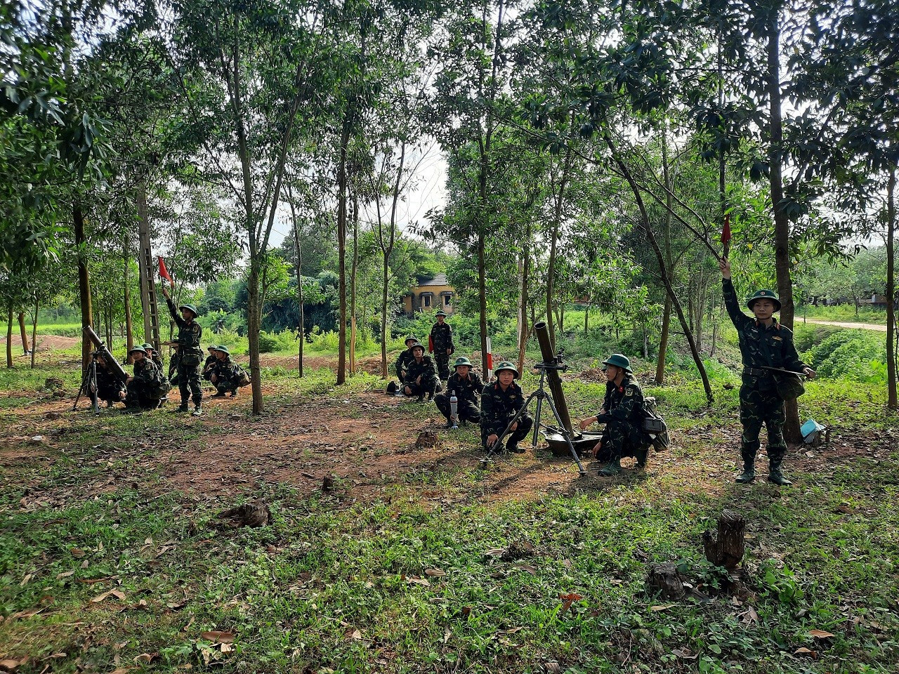 1-trung-doi-phao-binh-dai-doi-2-tieu-doan-14-to-chuc-huan-luyen-ban-muc-tieu-o-tran-dia-che-khuat.jpg