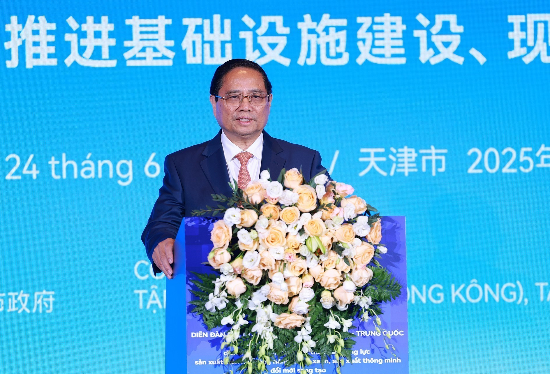 Thủ tướng Phạm Minh Chính phát biểu tại Diễn đàn kết nối doanh nghiệp Việt Nam-Trung Quốc. (Ảnh: Dương Giang/TTXVN) vna-potal-thu-tuong-tham-du-dien-dan-ket-noi-doanh-nghiep-viet-nam-trung-quoc-8110191.jpg