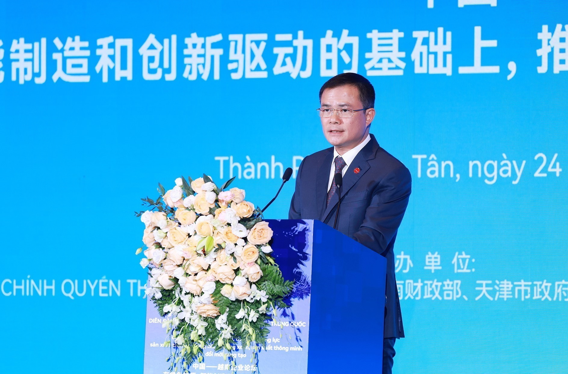 Chủ tịch kiêm Tổng Giám đốc Tập đoàn Công nghiệp-Viễn thông Quân đội (Viettel) Tào Đức Thắng phát biểu tại Diễn đàn kết nối doanh nghiệp Việt Nam-Trung Quốc. (Ảnh: Dương Giang/TTXVN) vna-potal-thu-tuong-tham-du-dien-dan-ket-noi-doanh-nghiep-viet-nam-trung-quoc-8110156.jpg