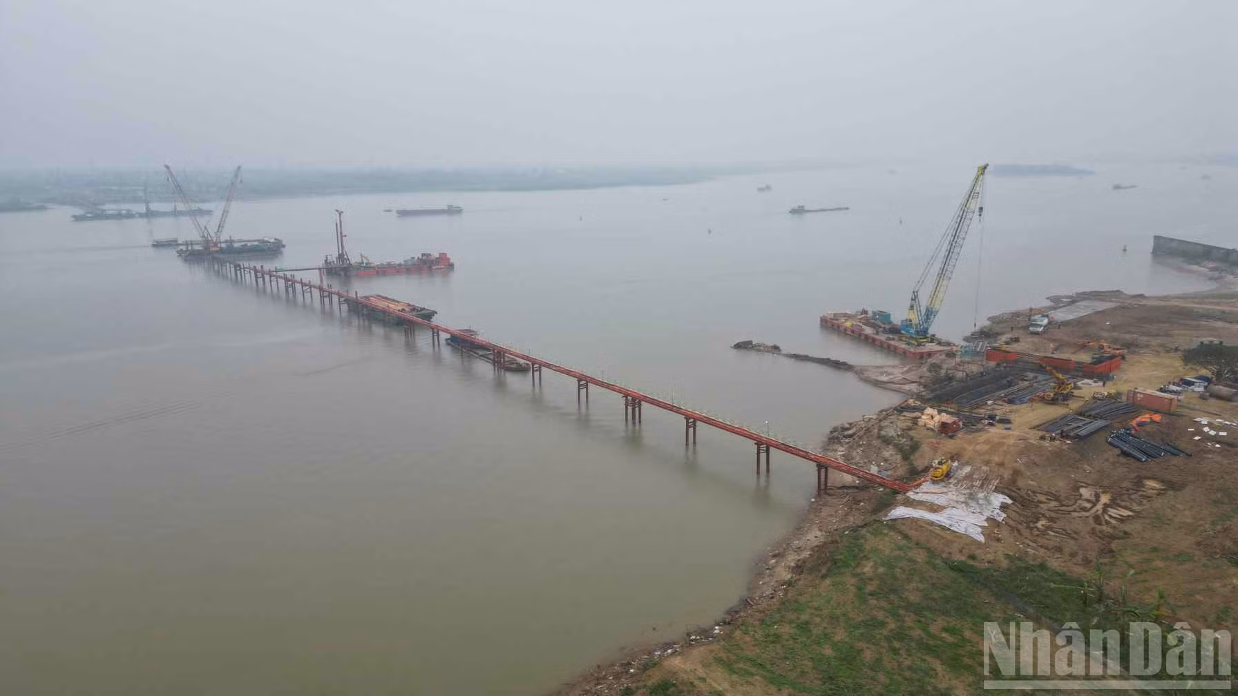 [Ảnh] Đẩy mạnh tiến độ xây dựng cầu Thượng Cát, từng bước hoàn thiện hạ tầng giao thông phía bắc Thủ đô