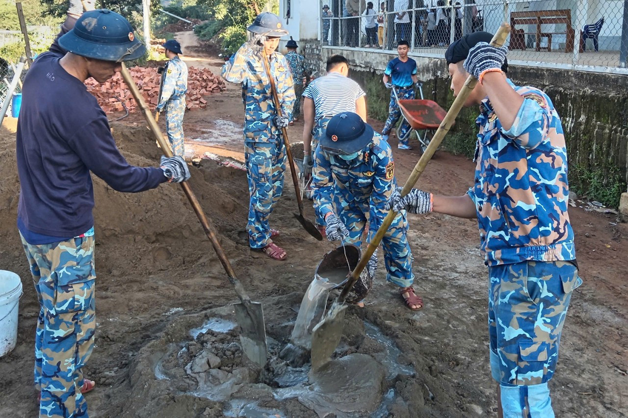 กองพลที่ 162 กองทัพเรือ ภูมิภาคที่ 4 ได้คัดเลือกนายทหารและบุคลากรที่มีทักษะด้านการก่อสร้าง ช่างกล ช่างไม้ และช่างประปา เข้ามาจัดตั้งเป็นทีมงานก่อสร้าง 8888.jpg