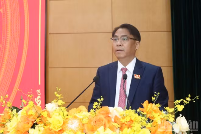 Đồng chí Phan Thăng An, Ủy viên Trung ương Đảng, Bí thư Tỉnh ủy, Chủ tịch Hội đồng nhân dân tỉnh Cao Bằng phát biểu ý kiến tại kỳ họp.