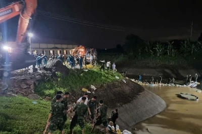 Xử lý mạch đùn, mạch sủi trạm bơm Cẩm Bào.