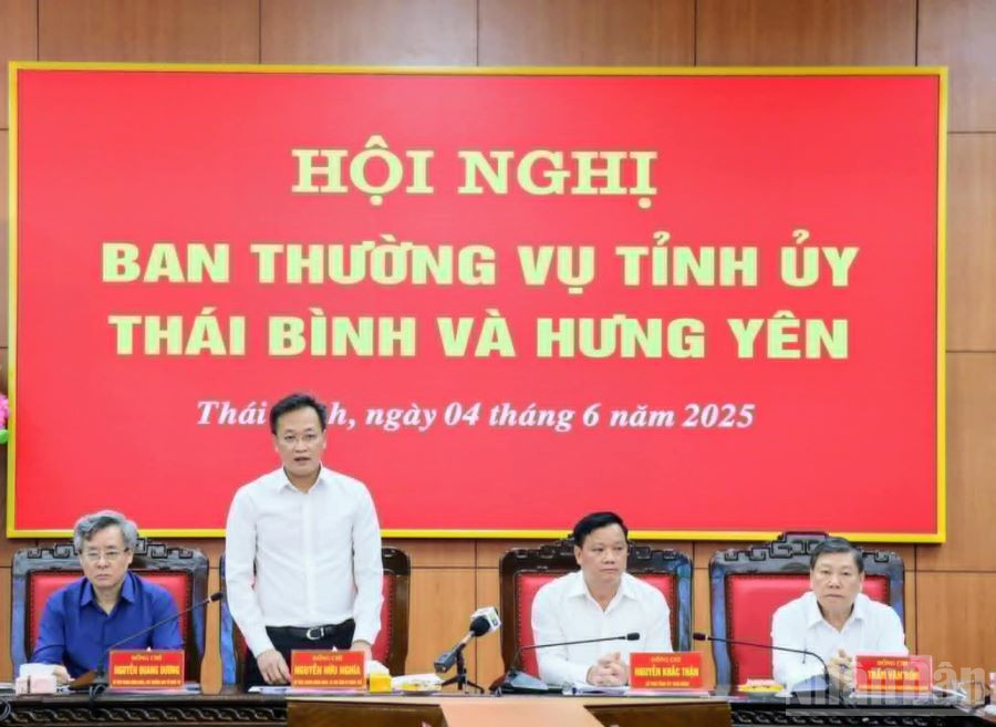 Đồng chí Nguyễn Hữu Nghĩa, Bí thư Tỉnh ủy Hưng Yên kết luận buổi làm việc. ndo_br_2.jpg