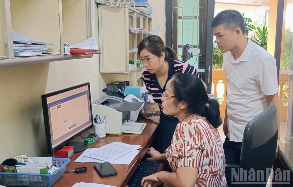 Sau gần 1 tháng hợp nhất tỉnh, cán bộ, công chức và người lao động Sở Xây dựng tỉnh Hưng Yên đã dần thích nghi với môi trường làm việc mới. ndo_br_3.jpg