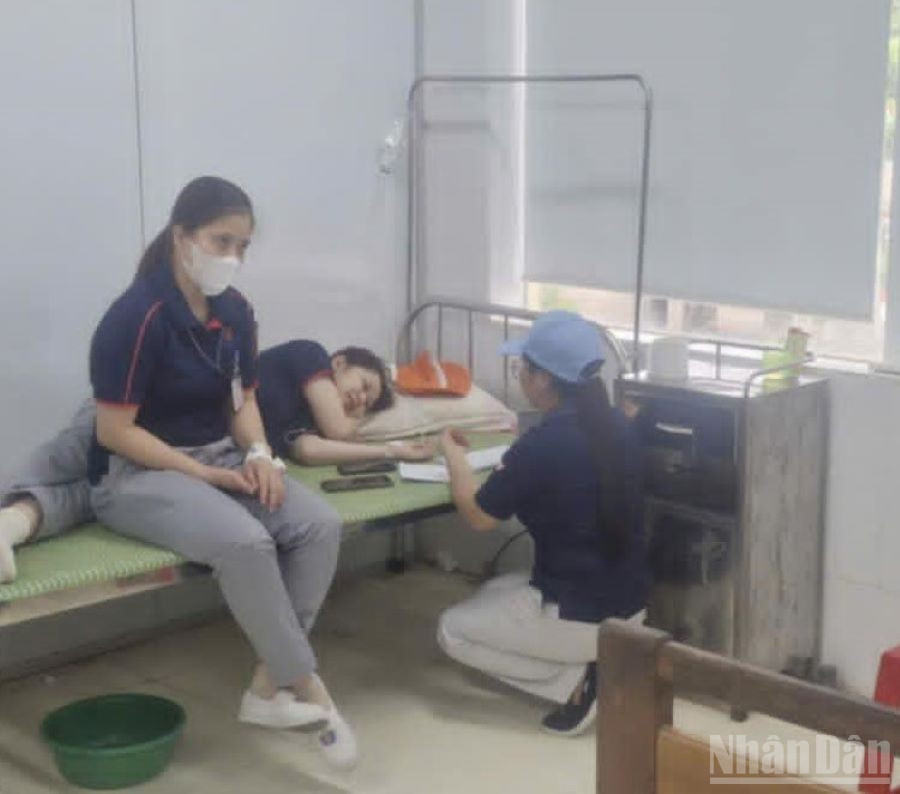 Hầu hết số công nhân nhập viện đều có biểu hiện đau bụng, nôn và đi ngoài. ndo_br_2.jpg
