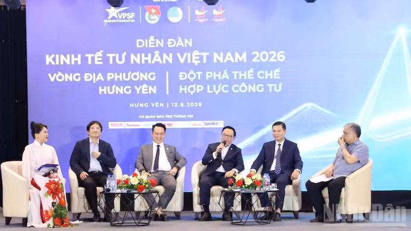 Các diễn giả tham gia trao đổi tại diễn đàn.