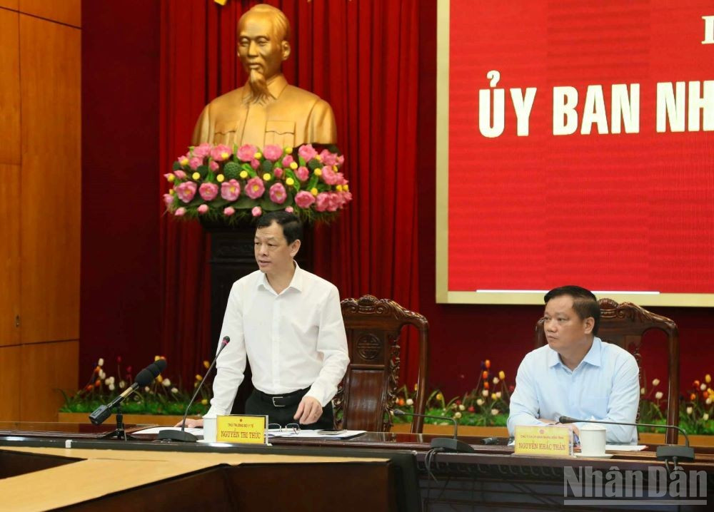 Thứ trưởng Y tế Nguyễn Tri Thức đánh giá cao sự quan tâm, chỉ đạo sát sao của tỉnh đối với sự phát triển của Trường đại học Y Dược Thái Bình. ndo_br_2.jpg