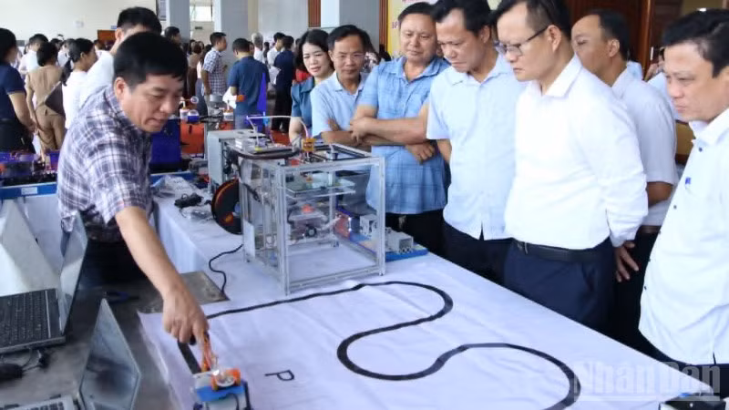 Hội thảo thu hút đông đảo cán bộ quản lý các cơ sở giáo dục trên địa bàn toàn tỉnh Hưng Yên. 