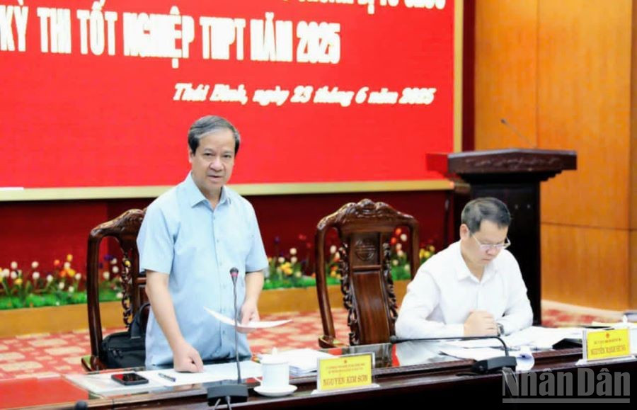 Bộ trưởng Giáo dục và Đào tạo Nguyễn Kim Sơn đề nghị tỉnh Thái Bình chuẩn bị chu đáo, kỹ lưỡng cho kỳ thi năm nay. ndo_br_2-2.jpg