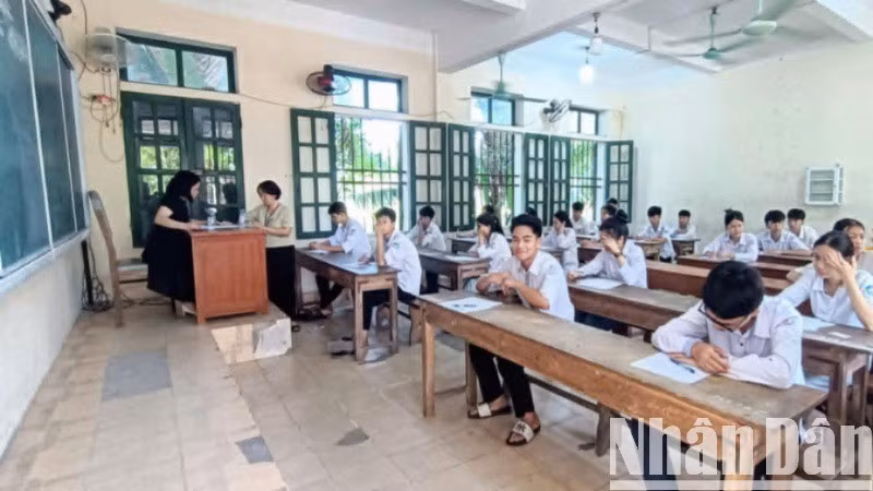 Trước giờ thi môn Ngữ Văn sáng 2/6 tại Hội đồng thi Trường trung học phổ thông Chu Văn An (xã Vũ Quý, huyện Kiến Xương, tỉnh Thái Bình).