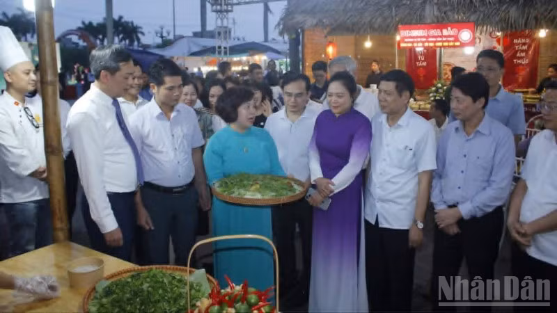 Lễ hội văn hóa ẩm thực Vũ Thư (tỉnh Hưng Yên) đem đến trải nghiệm thú vị cho người dân và du khách.