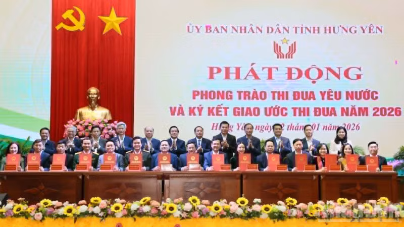 Các cơ quan, đơn vị, địa phương ở tỉnh Hưng Yên ký kết giao ước thi đua năm 2026.