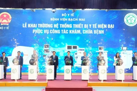 Lễ khai trương tại Bệnh viện Bạch Mai sáng 16/12. (Ảnh: Thành Dương)