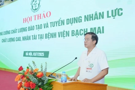 PGS, TS Đào Xuân Cơ, Giám đốc Bệnh viện Bạch Mai phát biểu tại hội thảo.