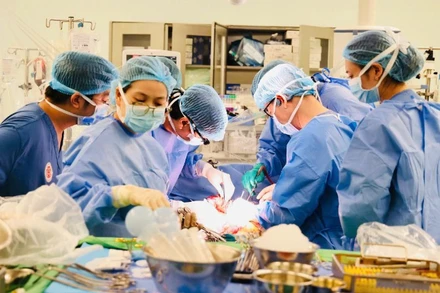 Nhờ chất lượng chuyên môn ngày càng được nâng cao, các bệnh viện ở Việt Nam đang thu hút nhiều người nước ngoài sang sử dụng dịch vụ khám, chữa bệnh.