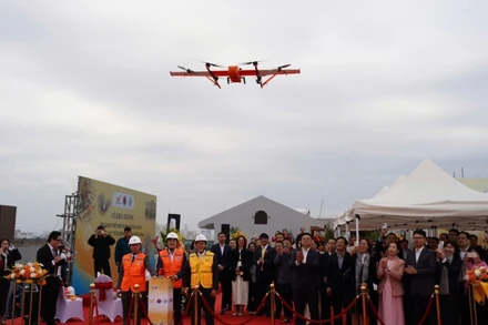 Thiết bị bay không người lái chính thức được ứng dụng trong vận chuyển mẫu bệnh phẩm, thuốc và vật tư y tế.