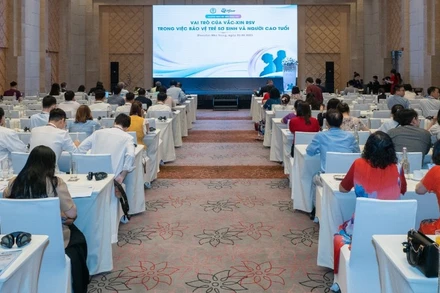 Quang cảnh hội nghị khoa học.