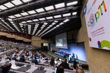 Các đại biểu tham dự phiên khai mạc.