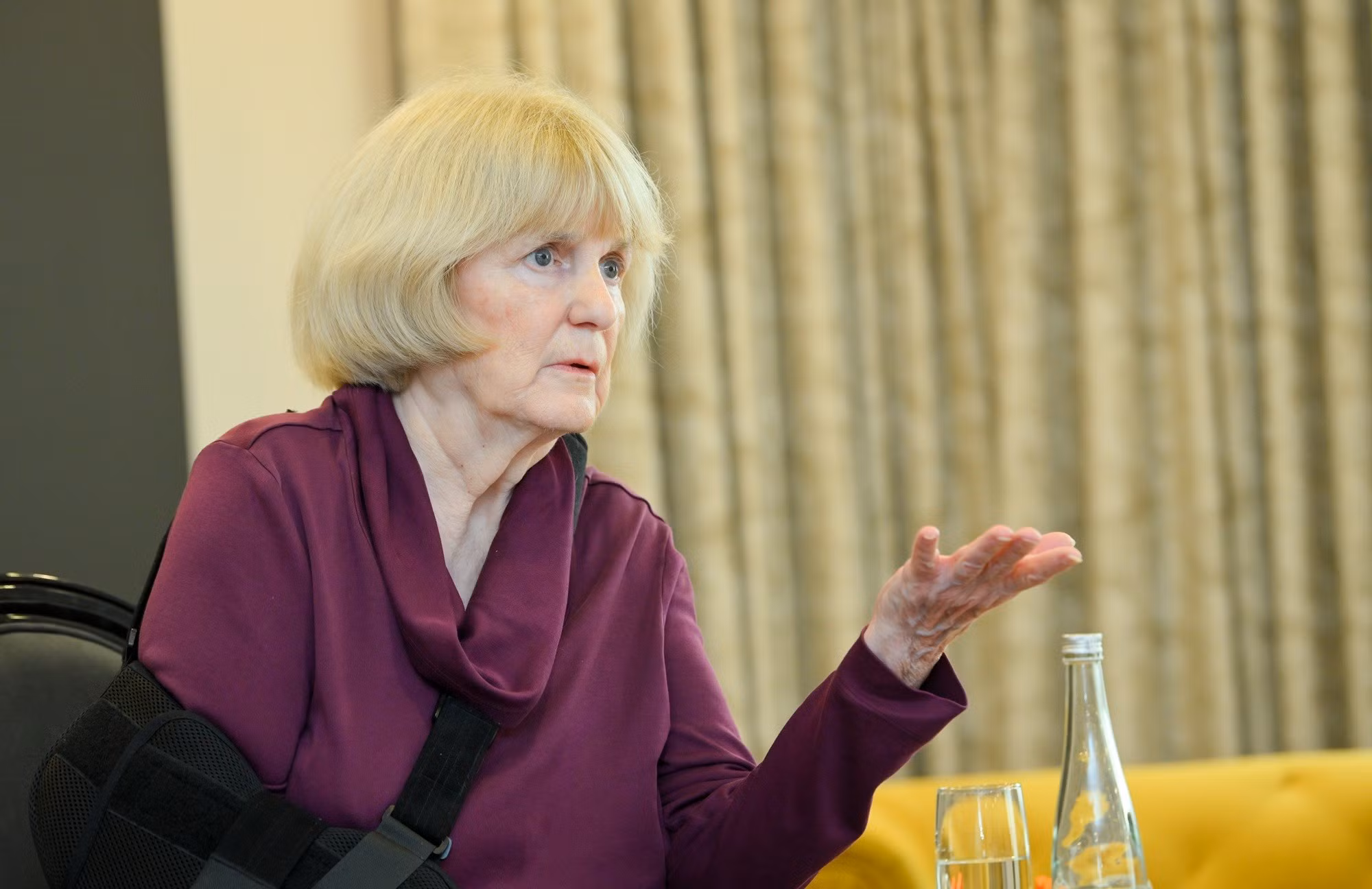 giao-su-mary-claire-king.jpg