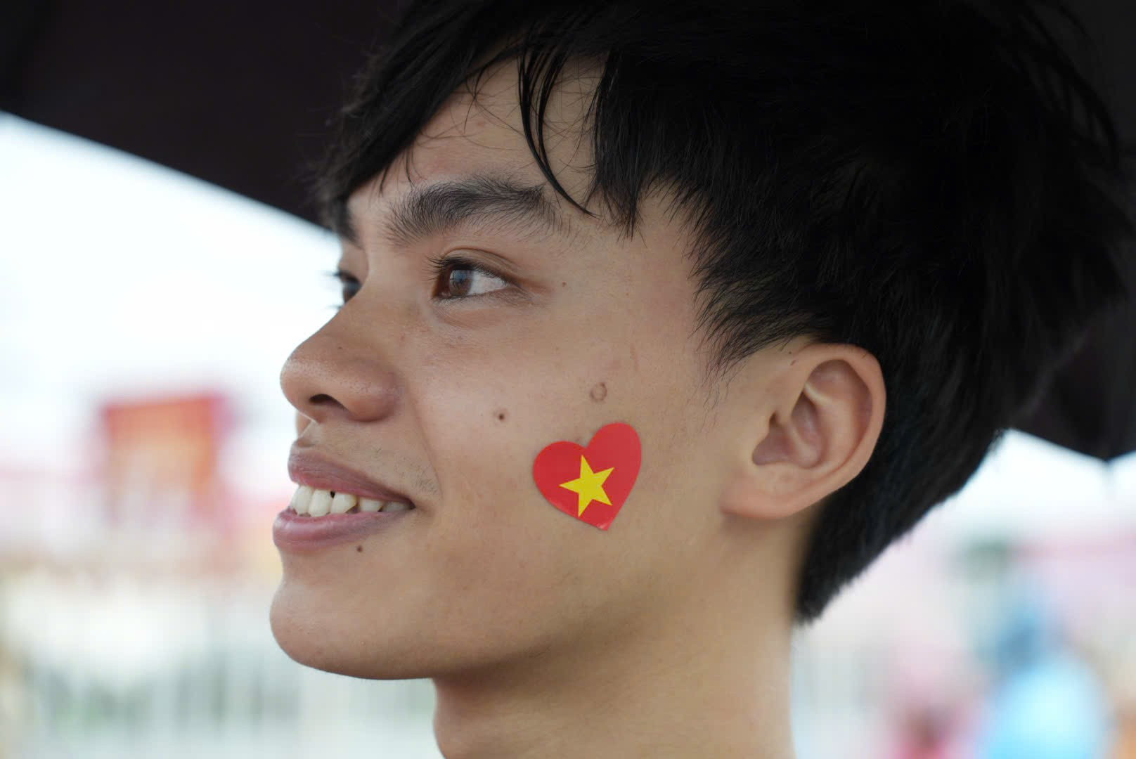 Giới trẻ thể hiện tình yêu nước qua sticker. z6892991288167-e5579d7ca1b776eaf7166a3825e3afc9.jpg