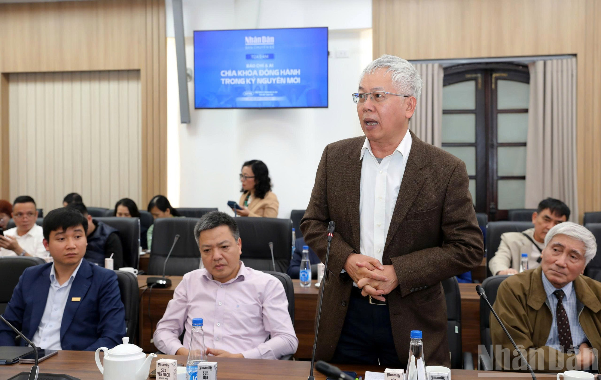 Tiến sĩ Nguyễn Đức Kiên, nguyên Phó Chủ nhiệm Ủy ban Kinh tế của Quốc hội, nguyên Tổ trưởng Tổ tư vấn của Thủ tướng Chính phủ chia sẻ ý kiến tại tọa đàm.