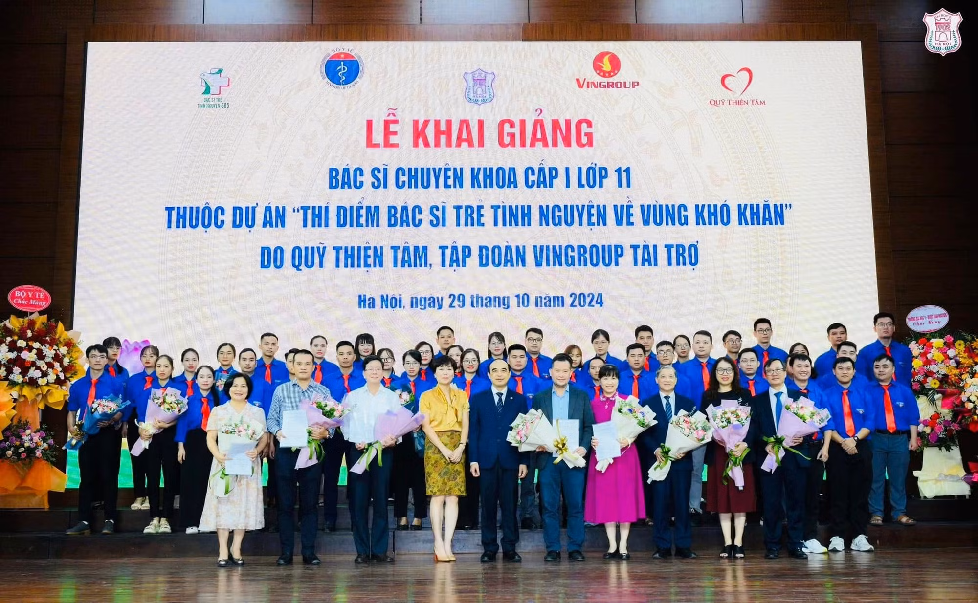 42-bac-sy-tai-cac-huyen-kho-khan-o-khu-vuc-mien-nui-phia-bac-tham-du-le-khai-giang-tai-dai-hoc-y-ha-noi-nam-2024-2048x1264.jpg