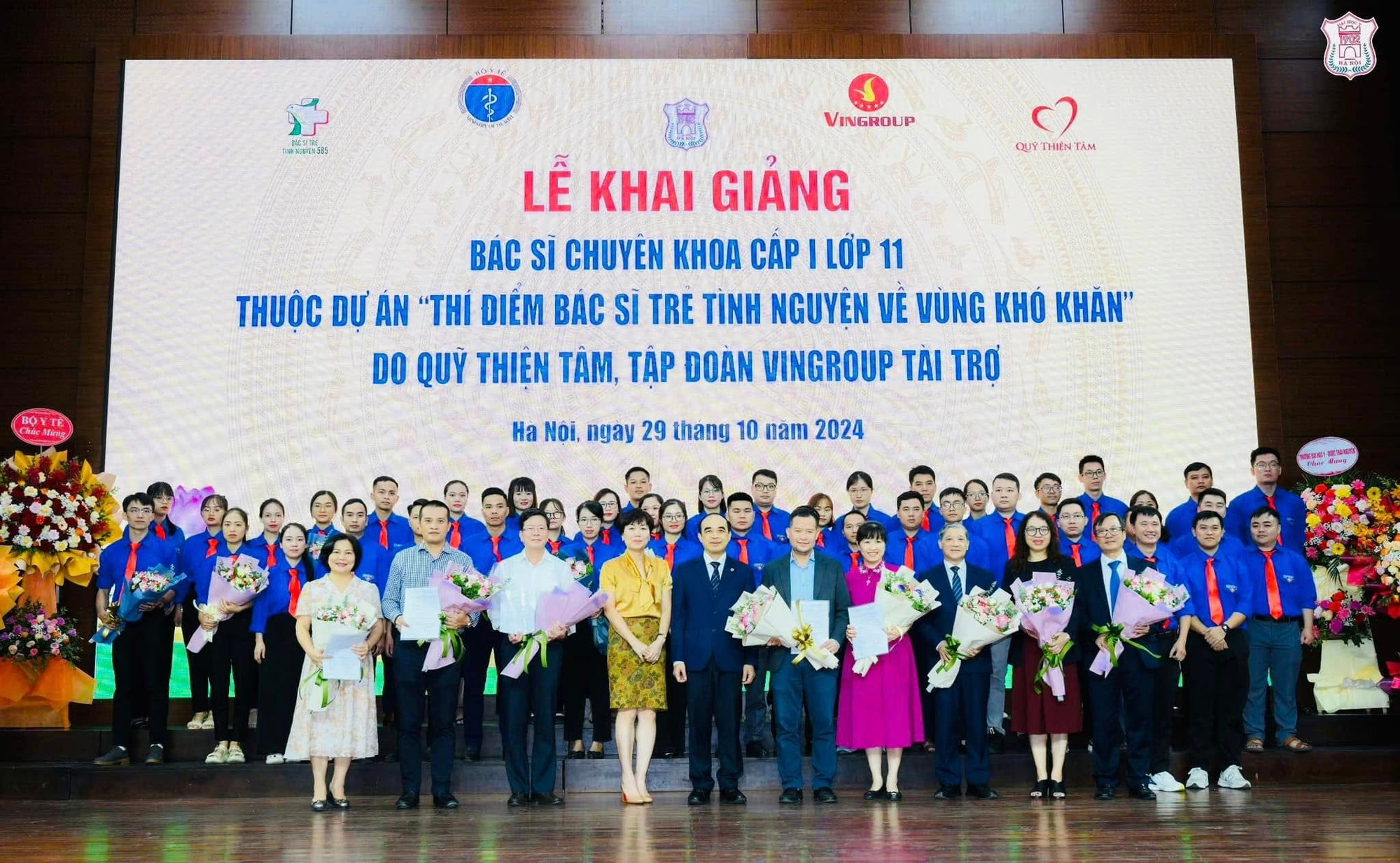 42-bac-sy-tai-cac-huyen-kho-khan-o-khu-vuc-mien-nui-phia-bac-tham-du-le-khai-giang-tai-dai-hoc-y-ha-noi-nam-2024-2048x1264.jpg