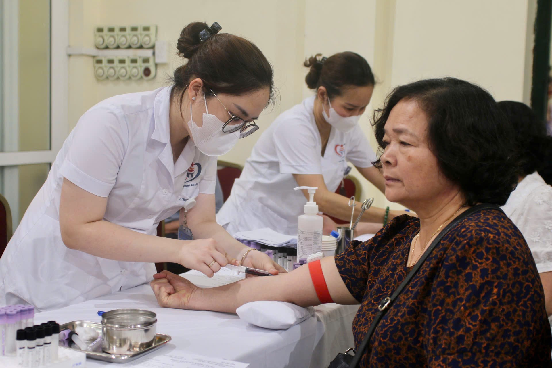 Nhiệm vụ đặt ra trước mắt với bệnh viện là mở rộng Phòng khám Sa sút trí tuệ và phát triển các dịch vụ chăm sóc sức khỏe tâm thần, tâm lý cho người cao tuổi. (Ảnh: LÊ TẤN) z7110040702489-072a2efbfb861e0e3237e14109d1426c.jpg