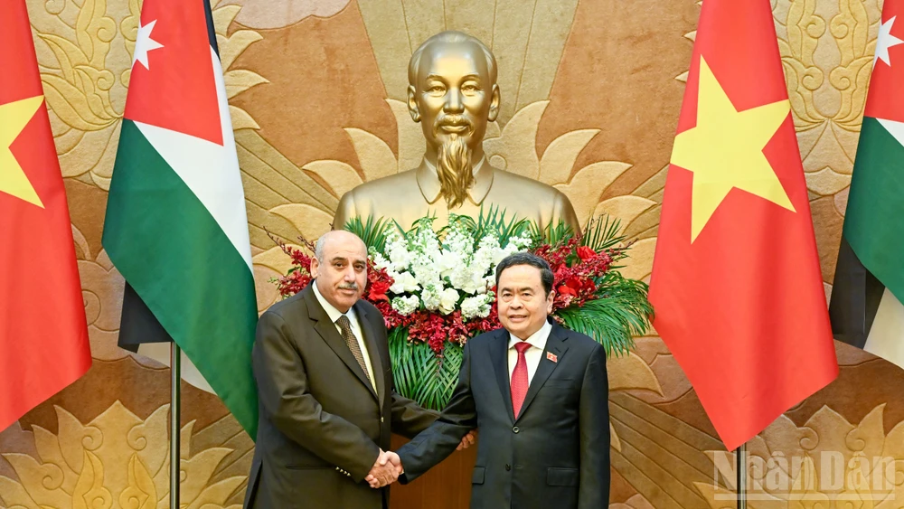 Chủ tịch Quốc hội Trần Thanh Mẫn và Chủ tịch Hạ viện Jordan Mazen Turki El Qadi. (Ảnh: DUY LINH)