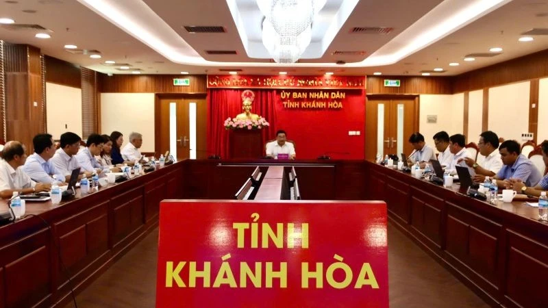 Toàn cảnh cuộc họp nghe báo cáo phương án bồi thường, hỗ trợ, tái định cư phục vụ dự án Nhà máy điện hạt nhân Ninh Thuận 1 và 2.