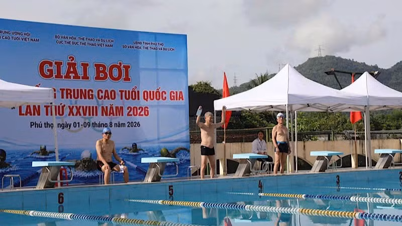 Các vận động viên tại lễ khai mạc giải. 