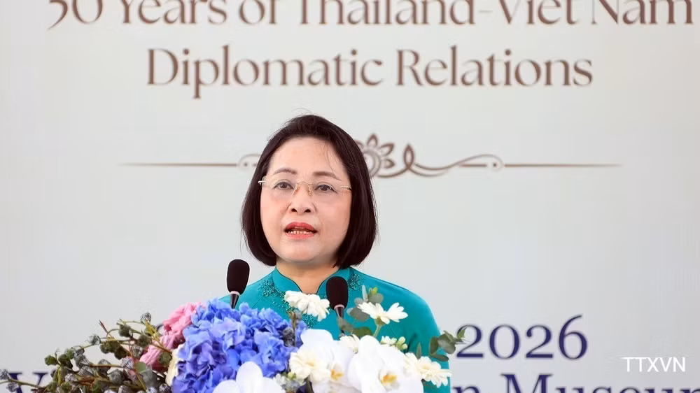 vna-potal-chu-tich-quoc-hoi-kiem-chu-tich-ha-vien-thai-lan-du-trien-lam-trang-phuc-dan-toc-nhan-tai-bao-tang-phu-nu-viet-nam-8936952-1544.jpg