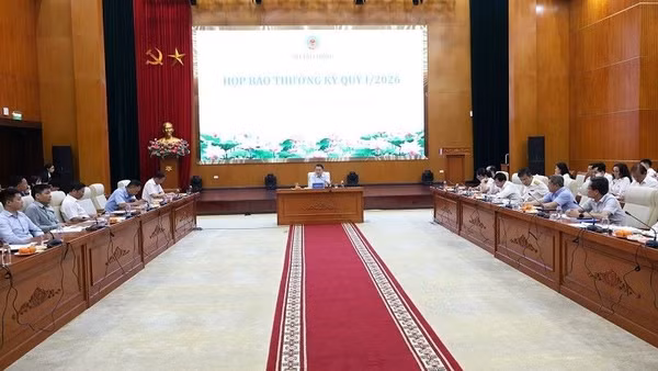 Thứ trưởng Tài chính Nguyễn Đức Chi chủ trì cuộc họp báo.