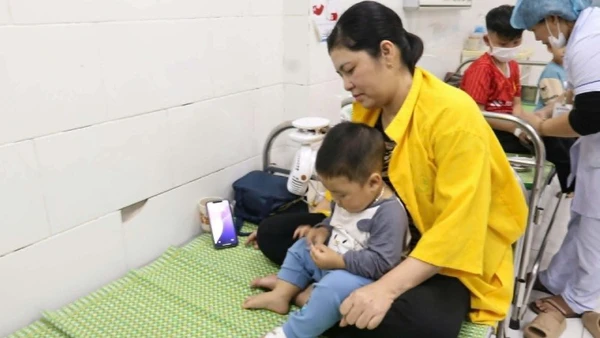 Sức khỏe cháu bé 11 tháng tuổi đã ổn định. (Ảnh: Bệnh viện cung cấp)