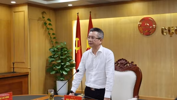 Cục trưởng Mai Xuân Thành chỉ đạo tại cuộc họp.