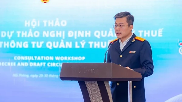 Phó Cục trưởng Cục Thuế Lê Long phát biểu chỉ đạo hội thảo.