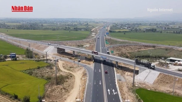 [Video] Cao tốc Vĩnh Hảo – Phan Thiết tạm đóng để lắp camera giám sát