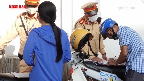 [Video] Hà Nội ra quân xử lý nghiêm học sinh, phụ huynh vi phạm giao thông