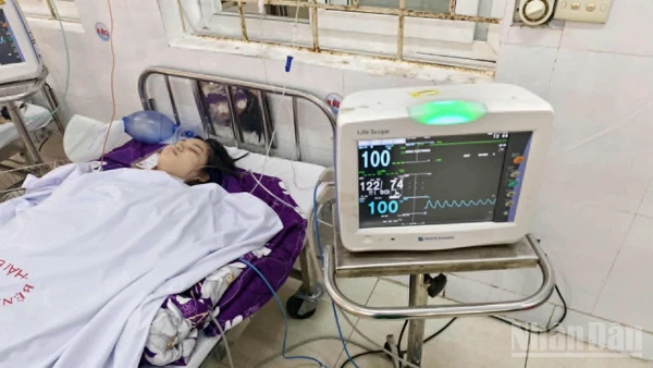 Sức khỏe bệnh nhân ổn định, được chuyển lên Bệnh viện Phụ sản Thái Bình theo dõi, điều trị.