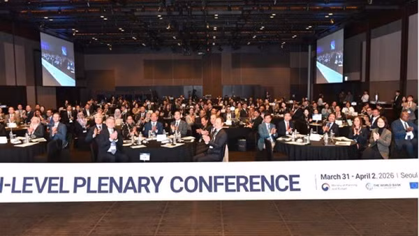 Thứ trưởng Bộ Tài chính Tạ Anh Tuấn dự Hội nghị tại phiên họp toàn thể.