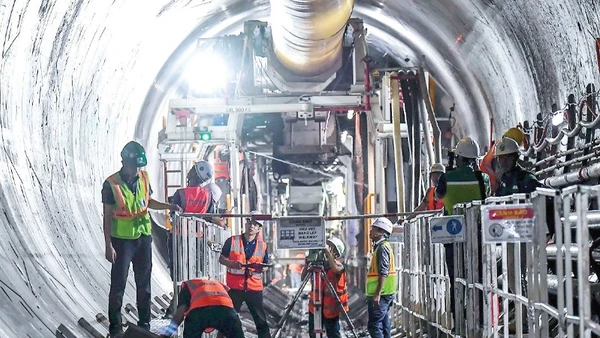 Robot TBM của Công ty cổ phần FECON đang thi công hầm ngầm metro Nhổn-ga Hà Nội.